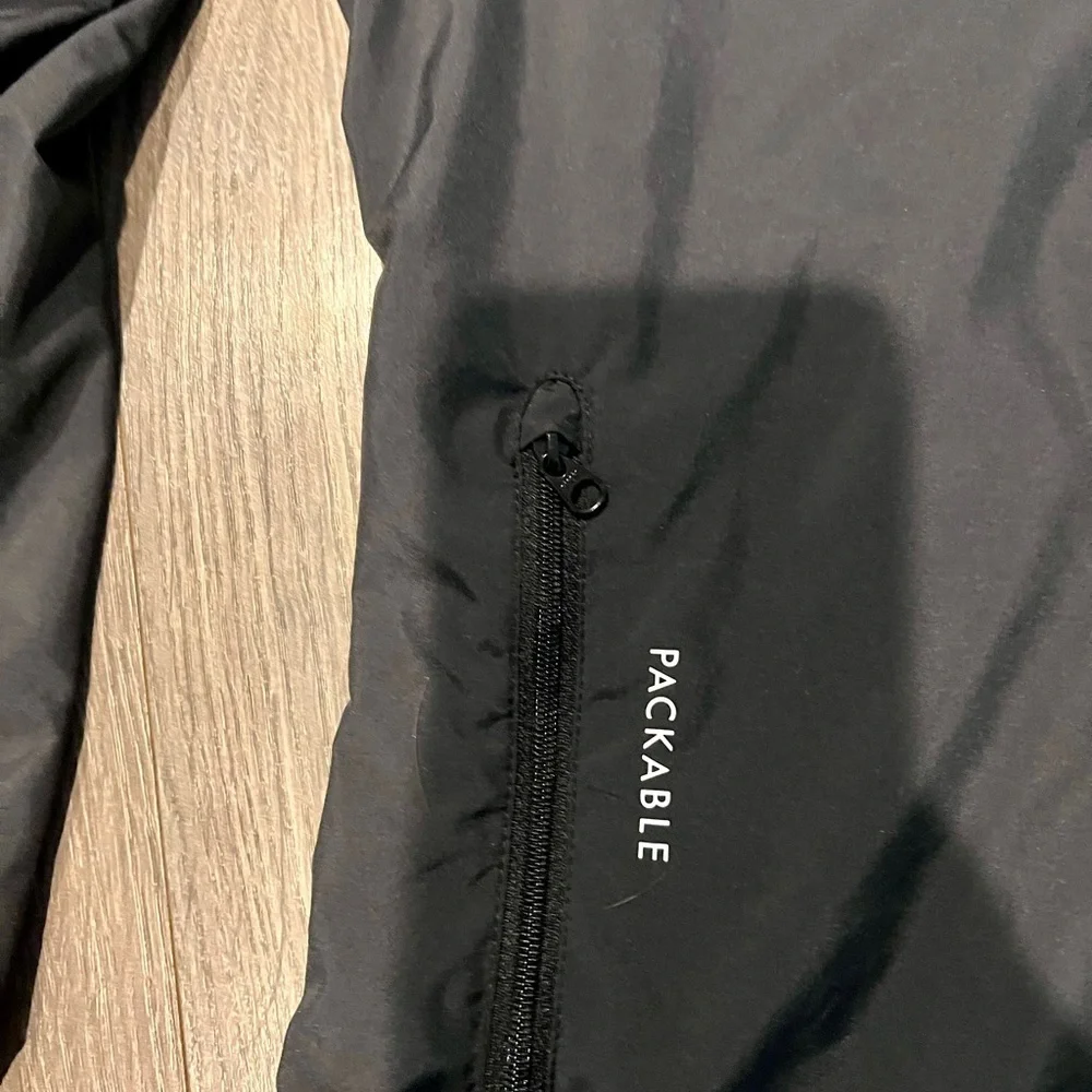 Nike Youth Black Packable Windbreaker Rain Jacket Medium NWOT new never worn - Picture 3 of 7